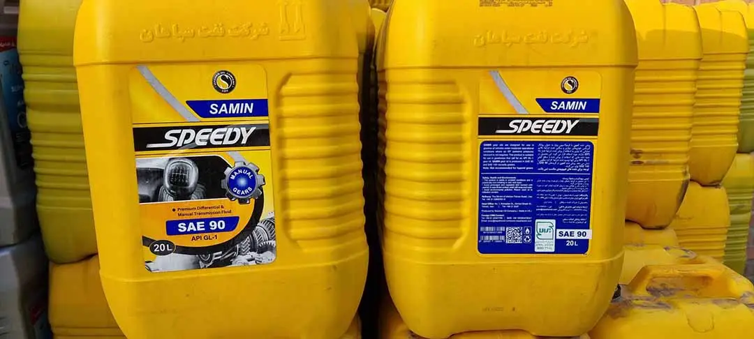 نمای نزدیک از دو ظرف 20 لیتری روغن دنده ثمین 90 با نمای جلو و پشت آن